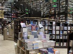 -钟书阁(群光广场店)