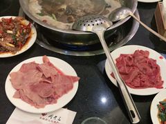 -周老三跷脚牛肉·全牛火锅(非遗传承店)