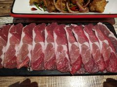 鲜切羊肉-虾弄弄海派小龙虾·牛羊蝎子火锅