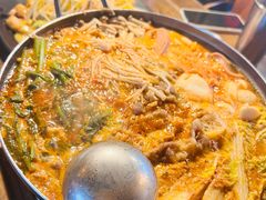 部队锅-MI WU FACTORY米屋美食工厂餐厅(绿地店)