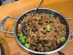 牛肝菌炒饭-老滇山寨•云南特色菜•地方菜•民族风情歌舞表演(金碧店)