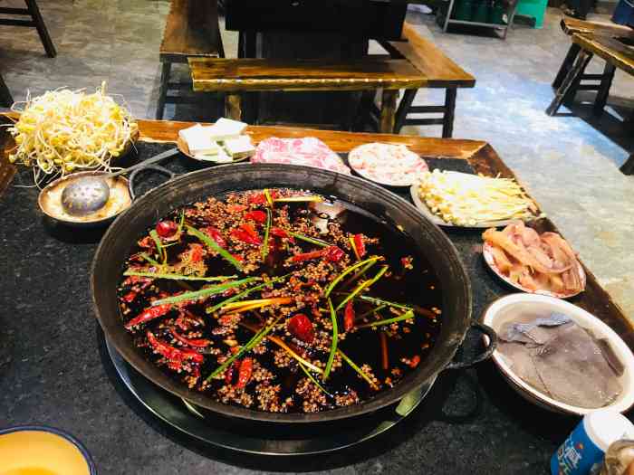 牛香坊老火锅(中交丽景店)-"因为就住在巴国城这边,所以牛香坊并不是