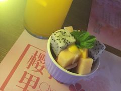 -樱花里音乐餐吧·牛扒椰子鸡(东圃店)