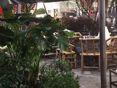 -茅草房·河畔园林火锅