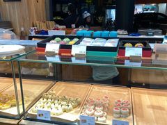面包甜点陈列柜-采芝斋(延安路店)