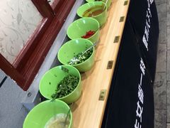 特色火锅鸡餐-超越炭火牛蛙火锅鸡(河东店)