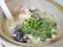 砂锅鱼头-胡老三家土菜馆·老店地方特色菜·招牌茅山地锅老鹅