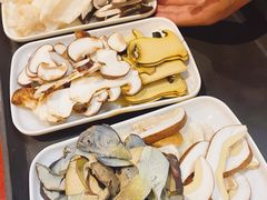 -菌之家·专业纯野生菌火锅·特色炒菌