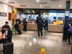 -麦当劳(上海虹桥站30B检票口楼上)