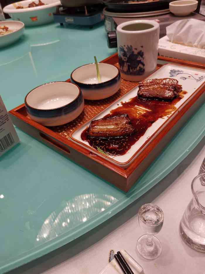 徽州宴(绿地缤纷荟店)-"[薄荷]环境:位置很好找,门头很显著,.