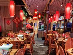 -野山舂·贵州现舂酸汤火锅(鸿通城店)