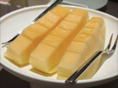 餐前水果-左庭右院鲜牛肉火锅黑金店(陆家嘴中心店)