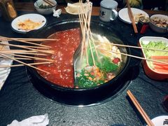 -两三事小郡肝串串香火锅(桂庙店)