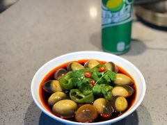 青椒皮蛋-老佛爷铜炉蛙锅(东门老街店)