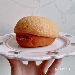 芋泥流沙菠萝包