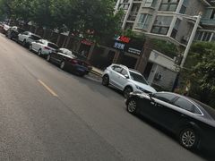 -八公叔叔宠物美容连锁(春申店)