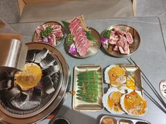 -围炉肉舍•炭烤活鳗•丹东海鲜烤肉(步行街店)