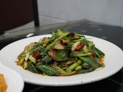 蒜苗炒腊肉-芳芳餐厅(白沙路店)