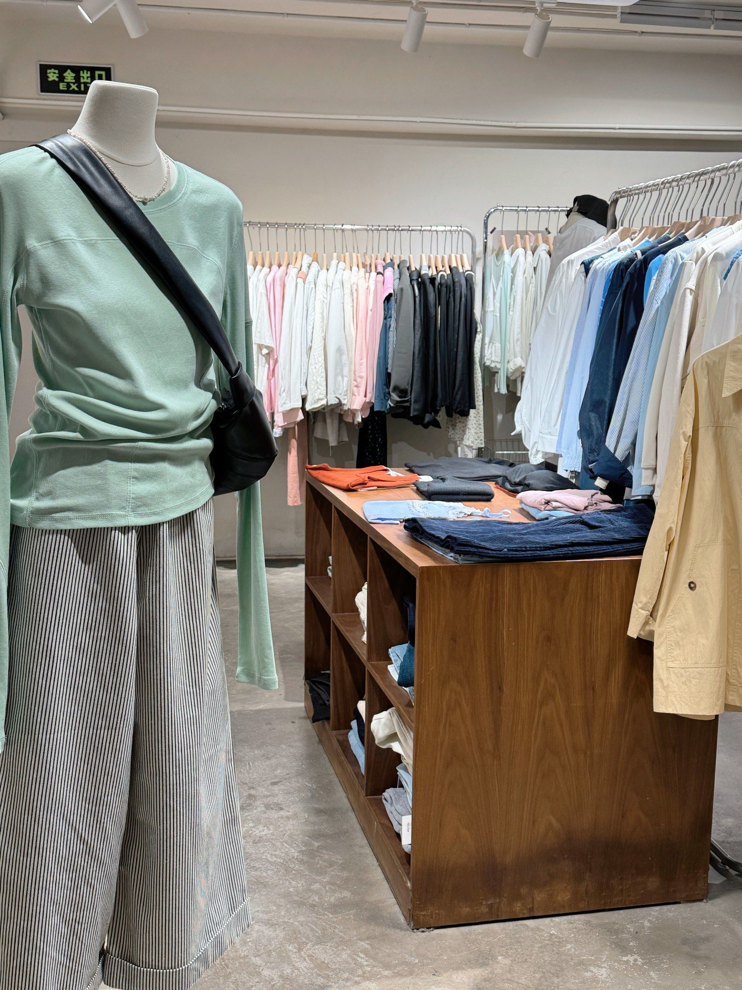 川沙韩女超爱的小店铺