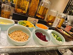 -广州万富希尔顿酒店·感趣自助餐厅·金秋蟹宴生蚝海鲜刺身