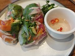 越式辣味鸡肉牛油果粉卷-Wagas沃歌斯(虹口龙之梦店)