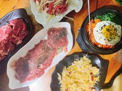 肉肉和酸菜很配-牛犇炭火烤肉·鲜切烤肉(承德总店)