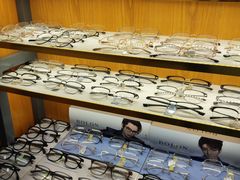 -优医视平价眼镜蔡司依视路折扣工厂店(十里堡店)