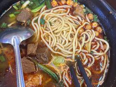 -爆炸头阿姨小四川正宗川味小吃(无任何分店)