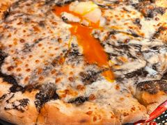 招牌黑松露温泉蛋披萨-IL TEATRO 精品意大利餐厅