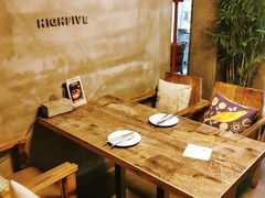 -HIGH FIVE哈福手工汉堡(桂林路店)