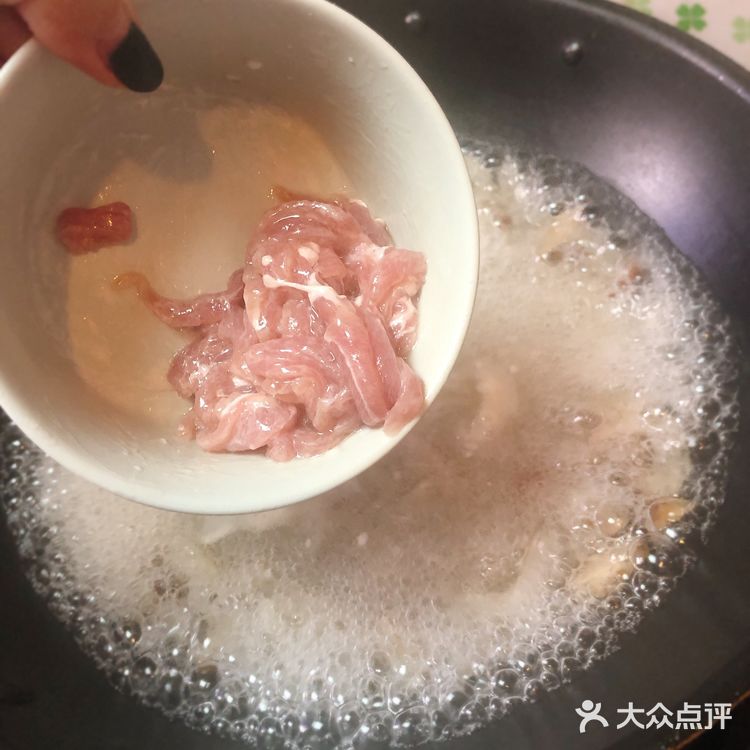啤啤有煮意之减脂汤谱【浮皮香菇肉丝羹】