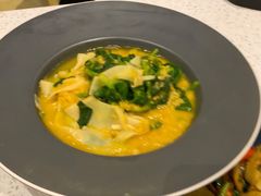 豌豆黄浸豌豆尖-半山腰·云南菜(侨福芳草地店)