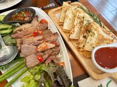 -Chom Cafe and Restaurant