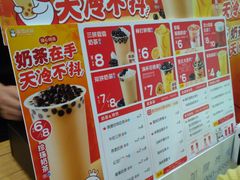 -蜜雪冰城(万达广场外B号门门口外集装箱店)