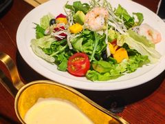 芒果鲜虾沙拉-马迭尔德式西餐精酿啤酒屋(中央大街店)