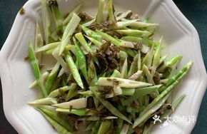 Wild Bamboo Shoots Stir-Fried with Preserved Mustard Greens