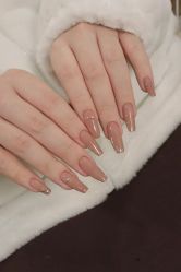 -芊屿芊浔美甲