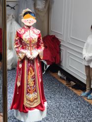 -觅白婚纱礼服馆