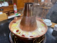 -果松木炭酸菜铜火锅·外婆参鸡汤