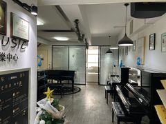 -梅纳·钢琴声乐架子鼓Mena Music(双井店)