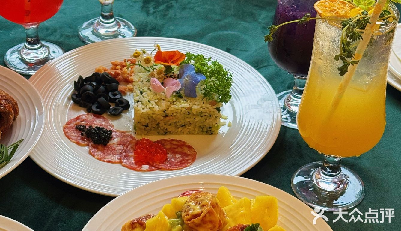 酥皮内嫩是我会喜欢的；沪爷炒饭颜值很高，饭有淡淡香味