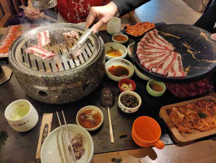 韩景台烤肉(西长安街古城地铁店)-"第一次来古城地铁旁边这家店,已经