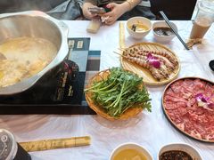 -鲜入围煮花胶鸡海鲜火锅