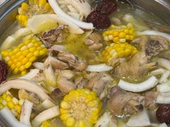 纯椰青汤底椰子鸡-派派茶客