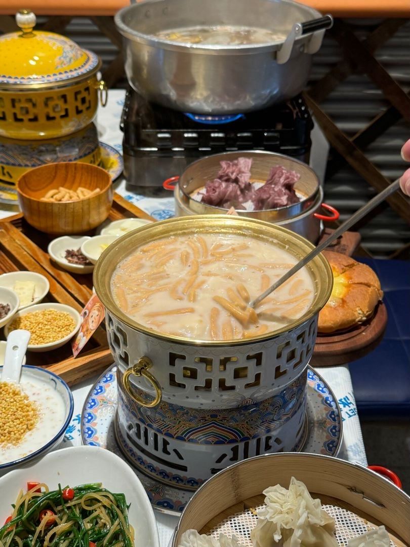 奶茶
店家尊嘟很会
现场有店员现炒现做
将炒米干煸炒出香味
