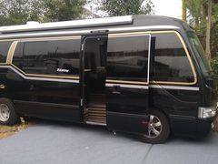 左边可拓展的面包房车-北京房车博览中心