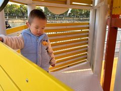 -奕欧来上海购物村停车场