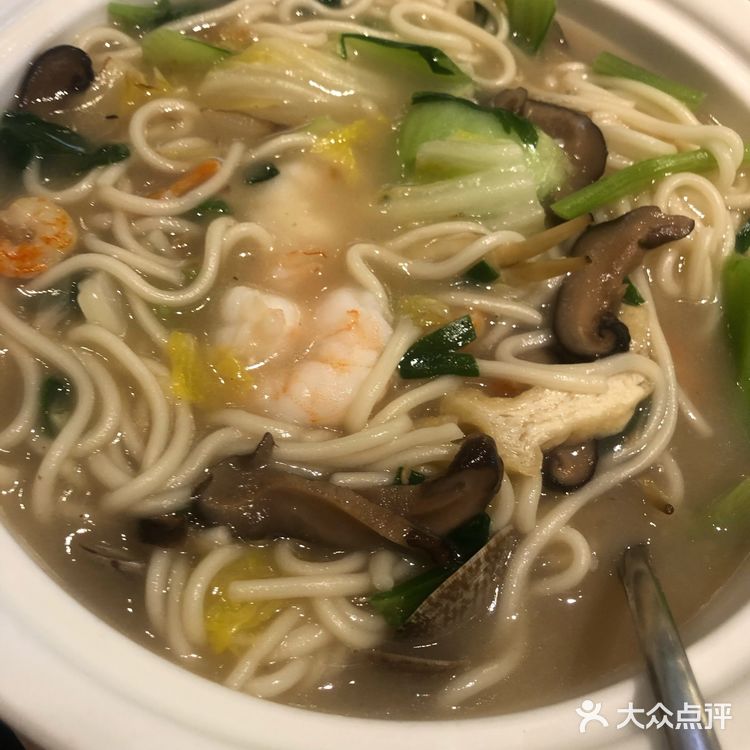 撤空盘很及时，服务员态度很好
