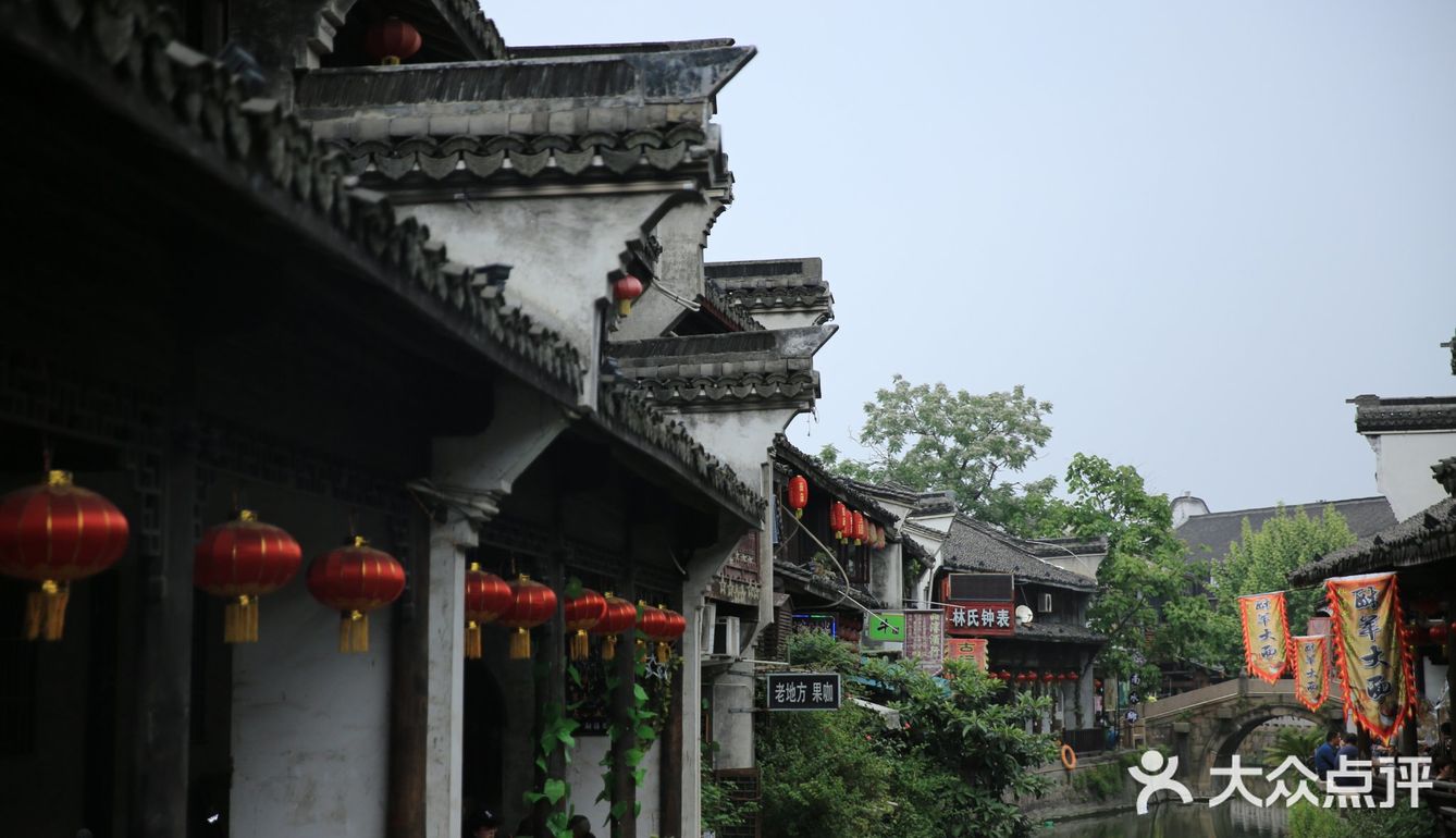 4块钱一块，用料很足，大家排队购买