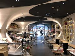 -钟书阁(珍园店)